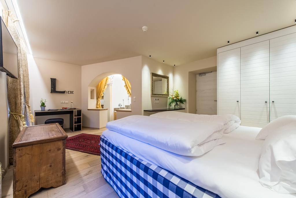 Adler Suite & Stube Villabassa Eksteriør bilde