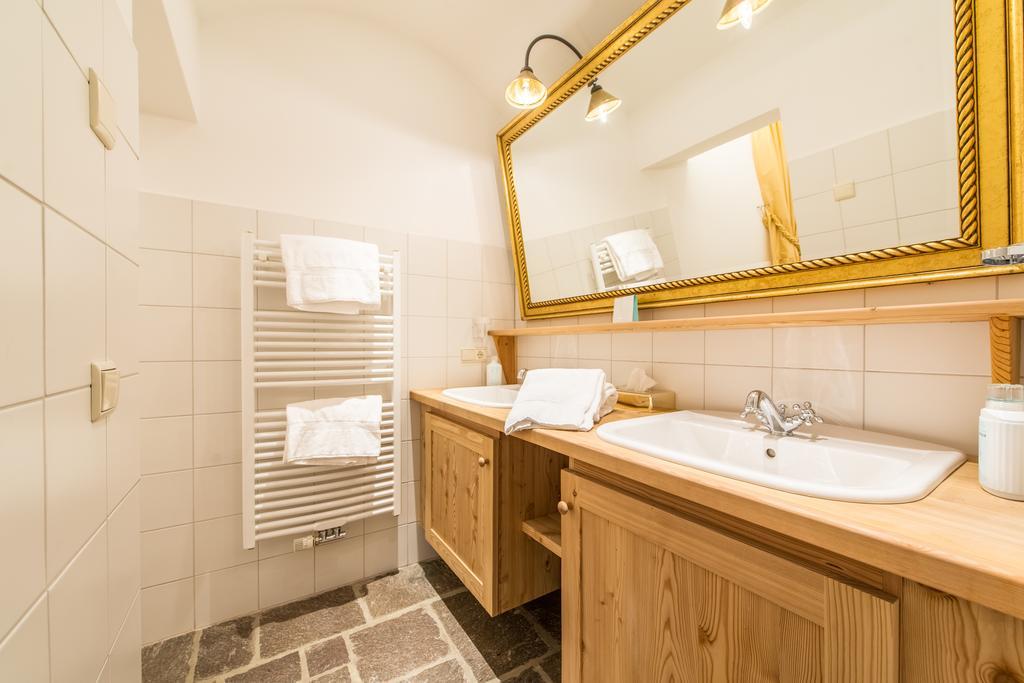 Adler Suite & Stube Villabassa Eksteriør bilde