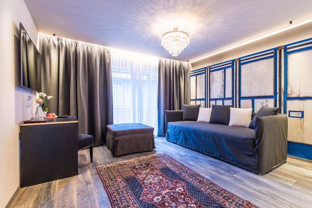 Adler Suite & Stube Villabassa Eksteriør bilde